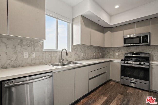 Photo - 2321 Fox Hills Dr