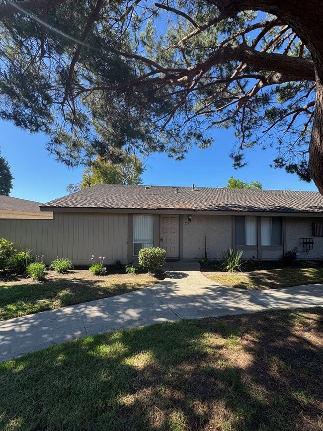 Building Photo - Orchard Lane Condo for Rent near the 101 F...