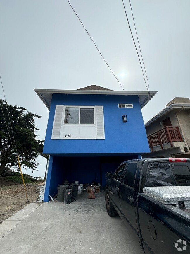 Building Photo - 6701 Del Playa Dr Unit 1 Rental