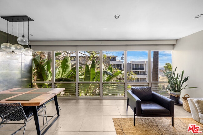 Photo - 1145 Larrabee St Unit 19