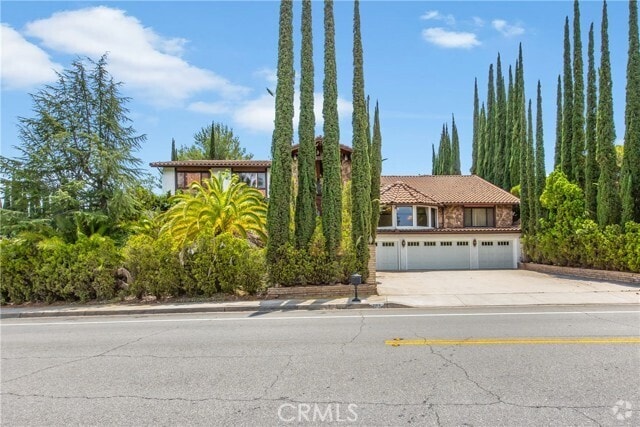 Building Photo - 668 E Sunset Dr N Rental