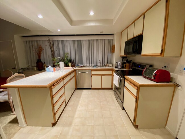 Photo - 124 Alicante Aisle