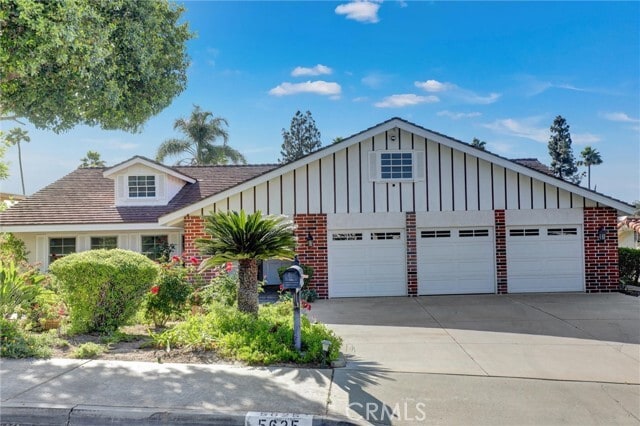 Building Photo - 5625 Vía Junipero Serra