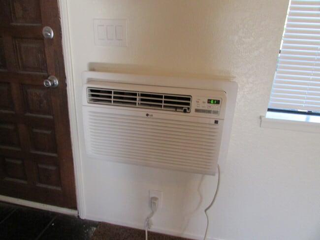AC unit - 5271 Bishop St Unit B