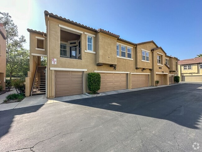Building Photo - COMING SOON! Heather Ridge 2 Bedroom Townh... Rental