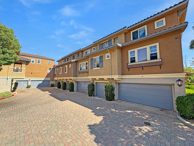 Beautiful 2B/2.5BA located in Santee! - Beautiful 2B/2.5BA located in Santee! House