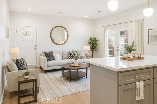 Photo - 215 E 2nd St