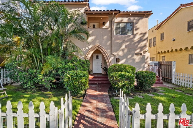 Photo - 1142 S Clark Dr Unit 3