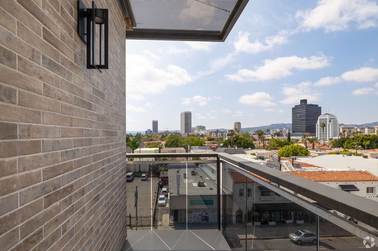 Floor Plan - Modern 2 Bed + 2 Bath - West / South