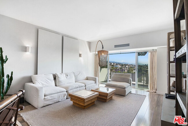 Building Photo - 1155 N La Cienega Blvd Unit 711