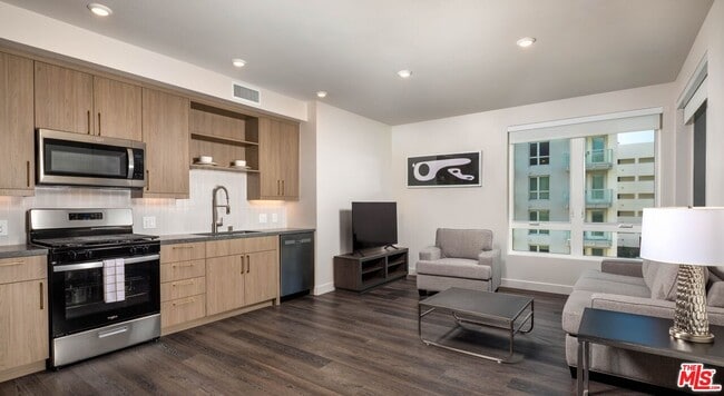 Photo - 1340 S Hill St Unit PH723