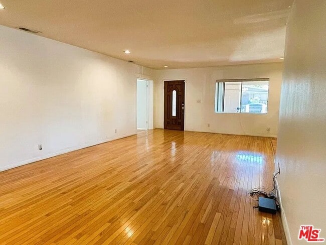 Photo - 755 N Kenmore Ave