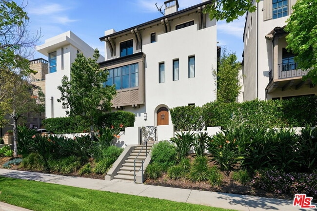 Building Photo - 13079 Bluff Creek Dr