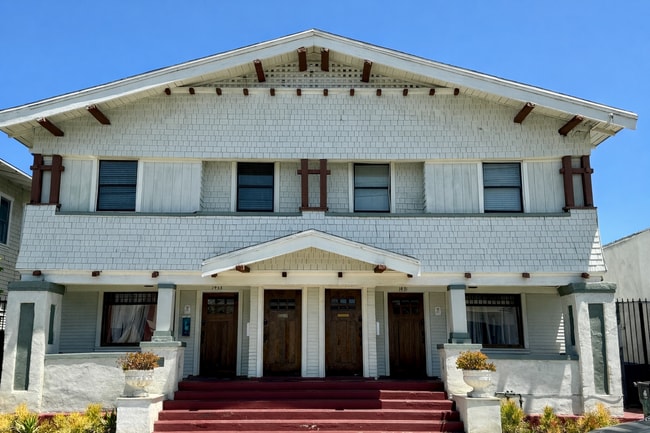 Building Photo - 1433 W 24th St