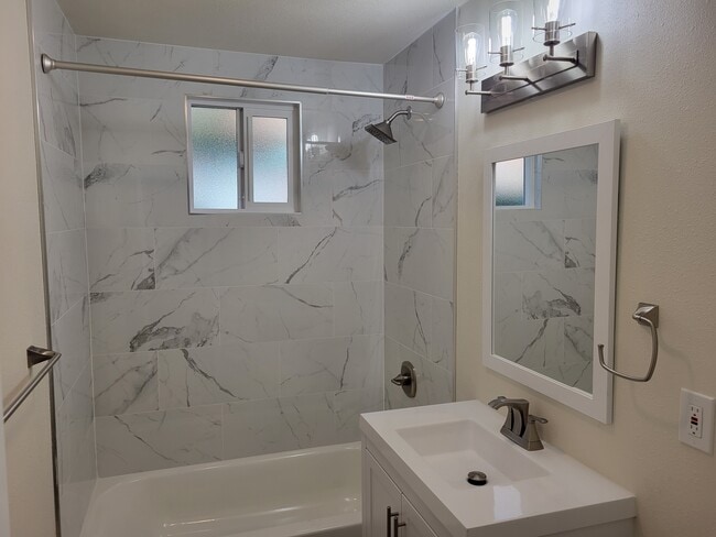 Photo - 303 Ohio St Unit 1