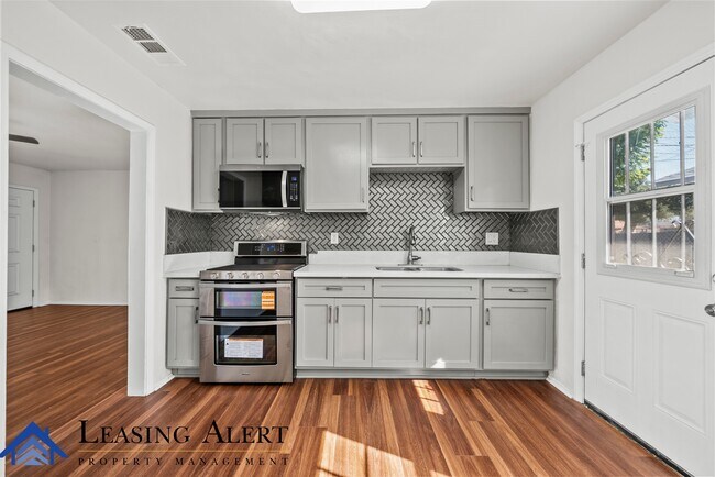 Photo - 700 S Kalisher St