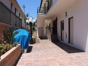 Photo - 985 W 9th St Unit 1