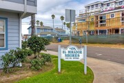 Photo - Cute 2 Bedroom Condo Steps Away from Endle...