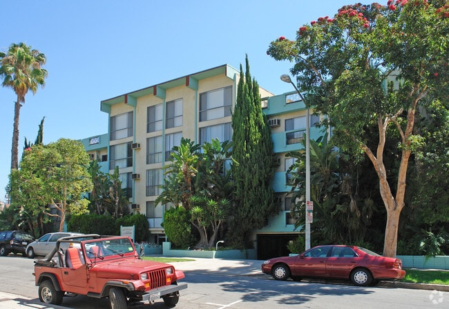 Over 1,000 SF at Kings Road Arms - Over 1,000 SF at Kings Road Arms Apartments