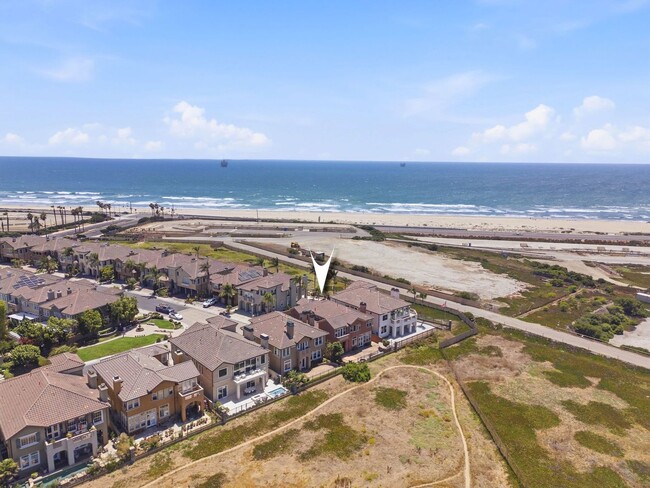 Building Photo - Luxury Coastal Living in Guard-Gated Ocean Colony