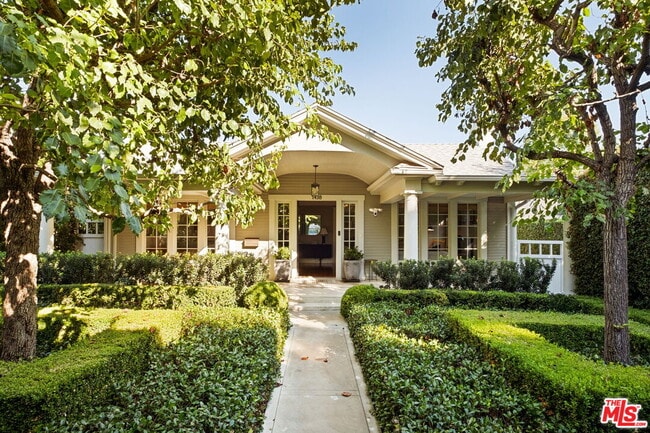 Building Photo - 1438 N Orange Grove Ave