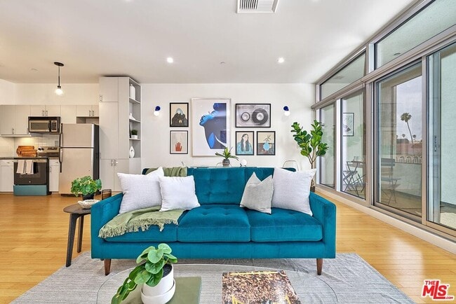Building Photo - 3810 Wilshire Blvd Unit 402