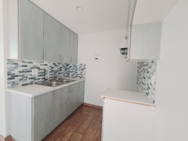 Photo - 1108 W 110th St Unit 8