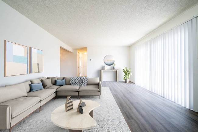 Photo - 800 E Bobier Dr