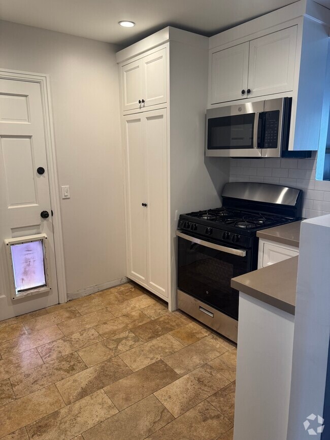 Building Photo - 4719 W 171st St Rental