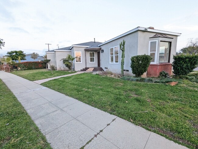 Photo - 1835 W Colegrove Ave