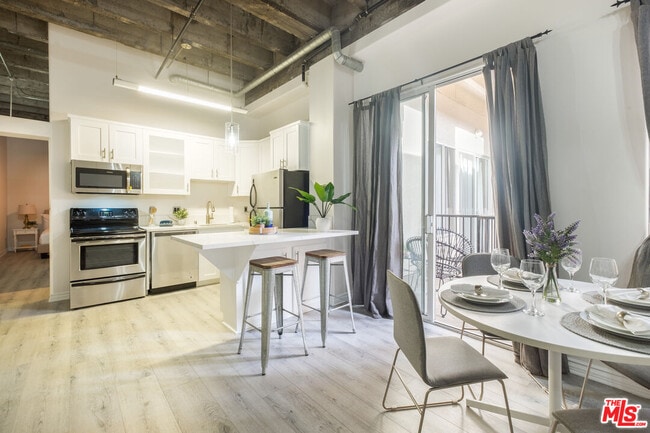 Photo - 312 W 5th St Unit 606