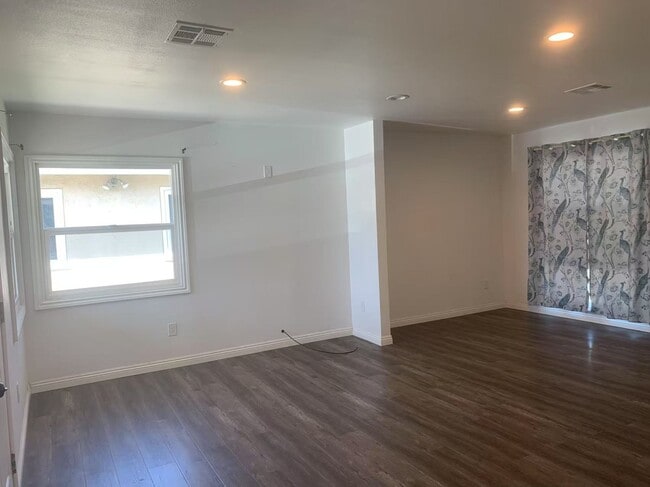 Photo - 5336 Huddart Ave