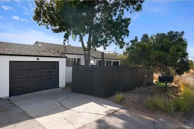 Photo - 2610 Helix St