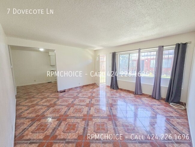 Photo - 7 Dovecote Ln