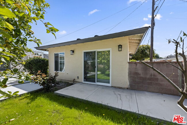 Photo - 6229 Sylvia Ave