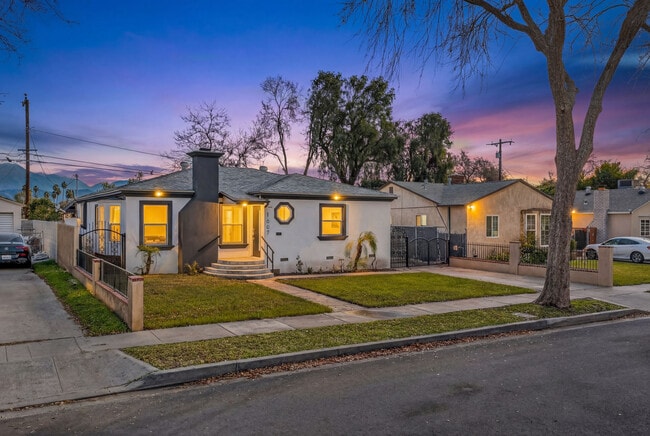 Photo - 1667 Valencia Ave