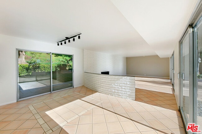 Photo - 1054 Enchanted Way