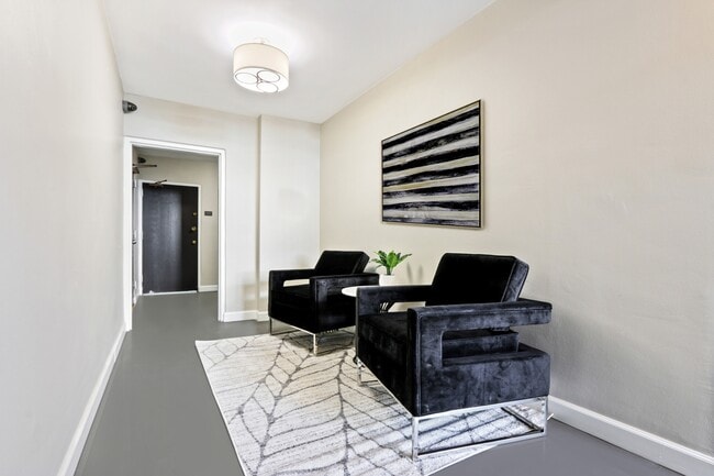 Common Area Entry Way - 720 Louise Apartments