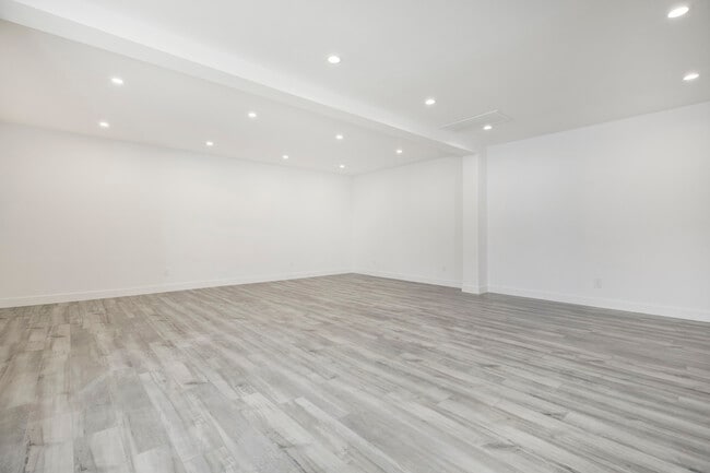 Photo - 11324 Haskell Ave