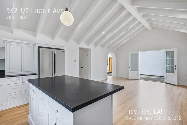 Building Photo - 962 1/2 Lucile Ave-