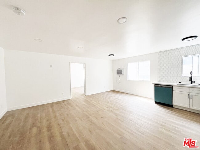 Photo - 5440 Carlton Way Unit 105