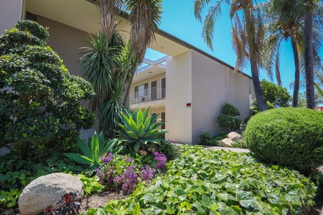 Building Photo - 14024 Oxnard St Unit 24