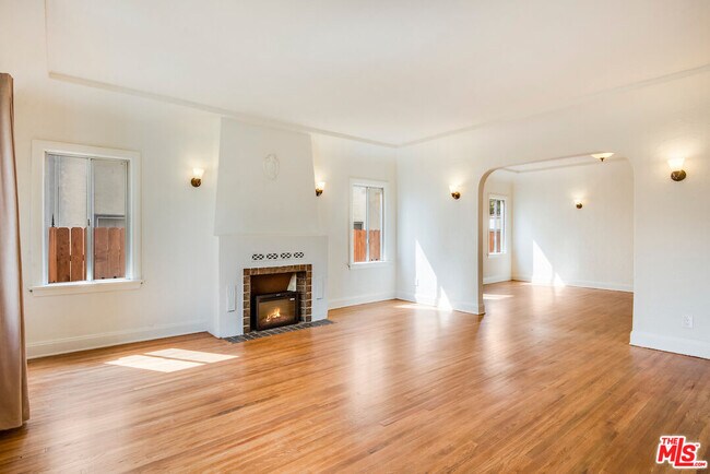 Photo - 1949 S Rimpau Blvd