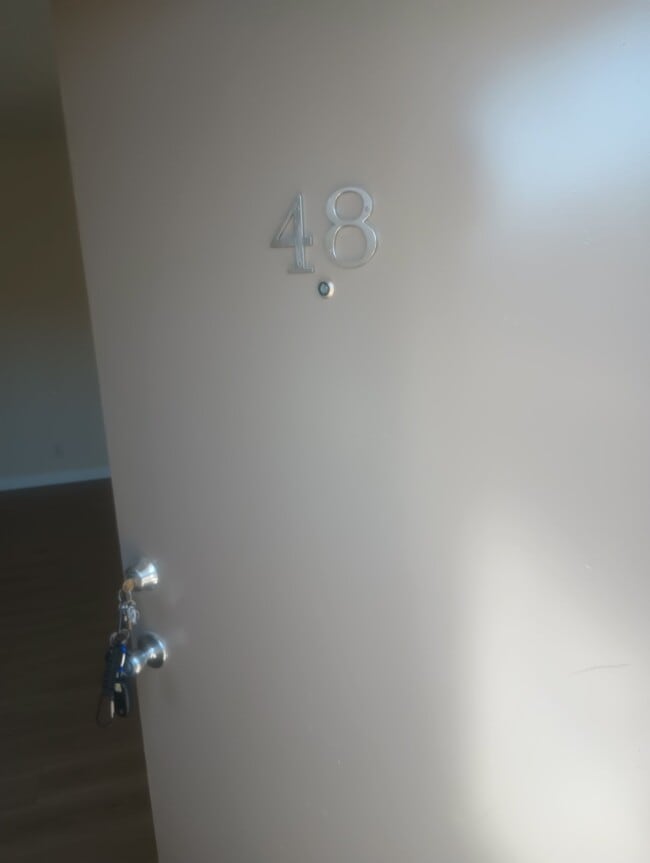 Building Photo - 9435 California Ave Unit 48