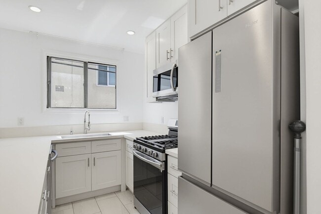 Photo - 337 Rexford Dr Unit 8