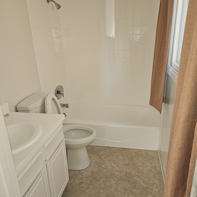 Bathroom - 8809 Etiwanda Ave