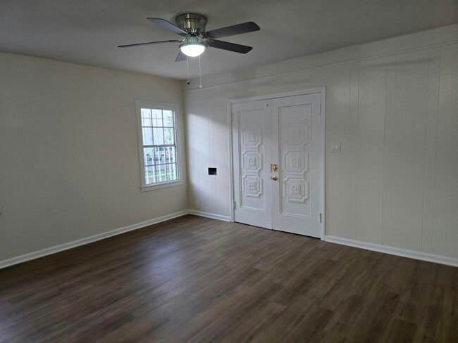 Photo - 916 W 59th Pl