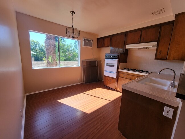 Photo - 13530 Leadwell St Unit 8