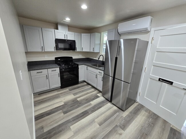 Photo - 2222 W Dunlop St