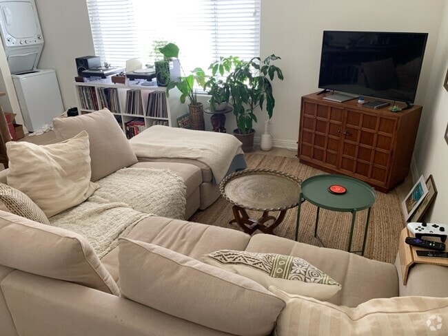 Building Photo - 12734 Caswell Ave Unit 7 Rental
